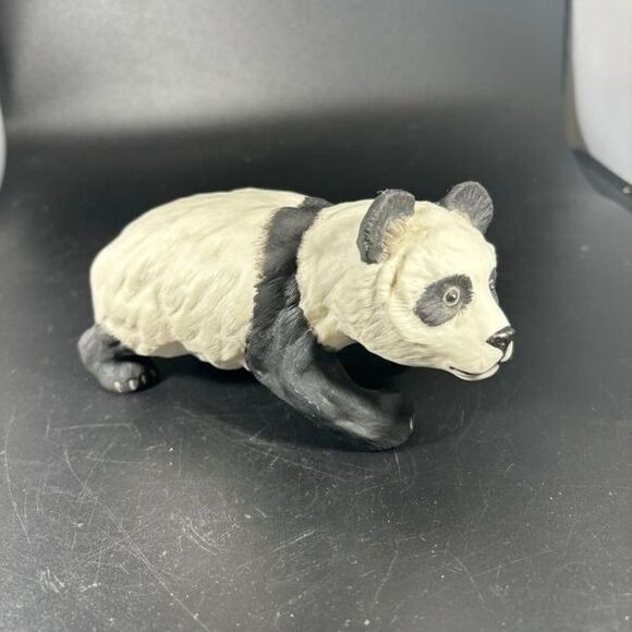 Boehm Porcelain  Panda Cub Walking 20097‎ Made in England 1982 Figurine - Picture 1 of 7
